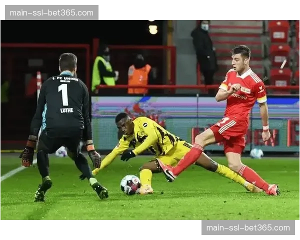 从两翼齐飞到中路渗透:复盘斯图加特3-1门兴如何针对性地锁死对手边路 从两翼齐飞到中路渗透:复盘斯图加特3-1门兴如何针对性地锁死对手边路