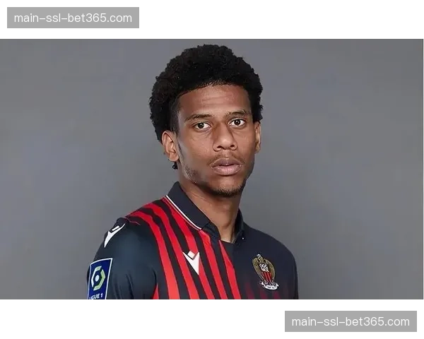 尼斯官方宣布后卫托迪博成功接受膝盖关节镜手术，赛季报销