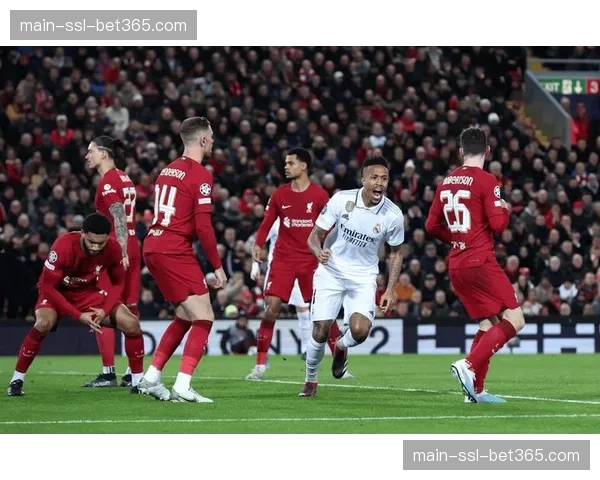 法甲实时：里昂主场0-3落后摩纳哥，球迷提前退场