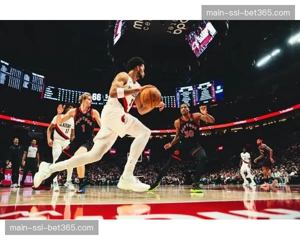 猛龙与开拓者交锋，两队百回合失分均位于联盟后十名