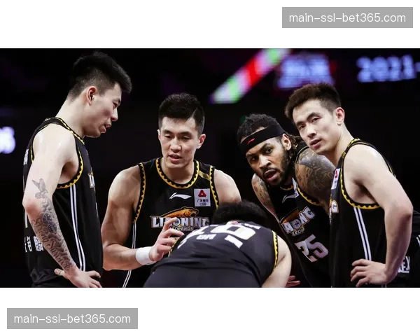 战术前瞻：广东队如何应对广厦队胡金秋与奥卡福的双塔阵容