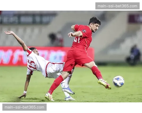 阿兰巴里与马克西莫维奇双后腰配置，覆盖肋部空当支撑区域防守