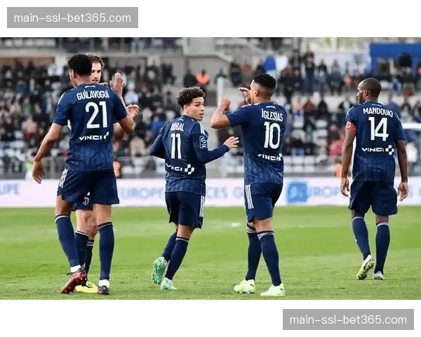 法甲保级队防守反击战术分析：巴黎FC成典型案例